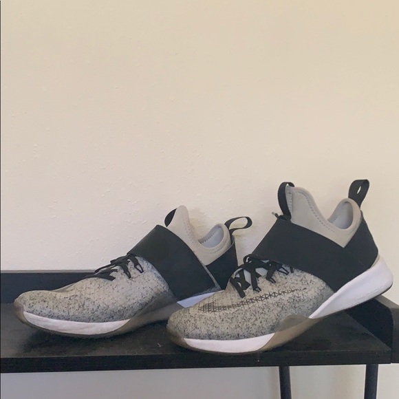 Nike training shoes - Picture 1 of 4